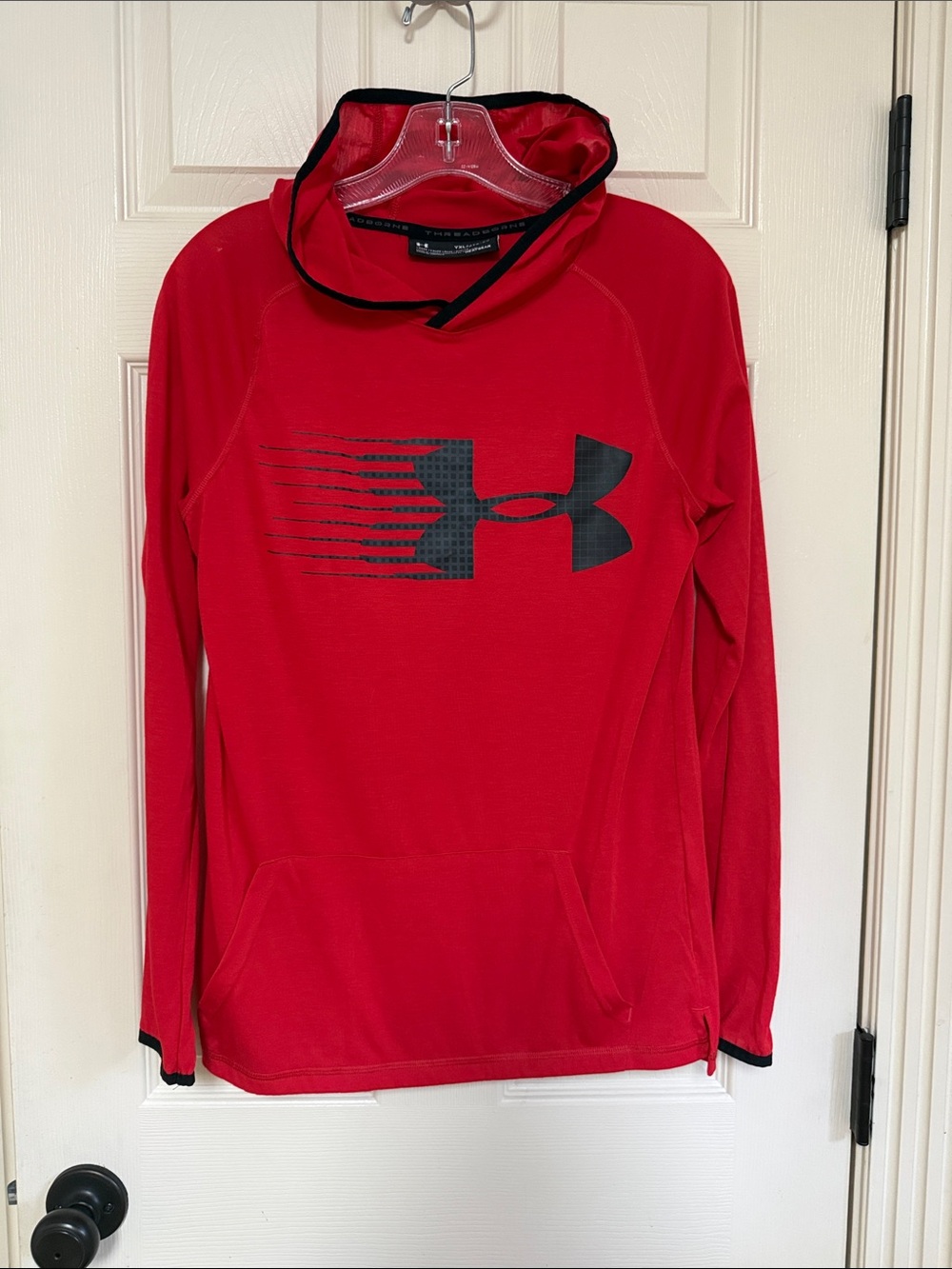 Under Armour Hoodie Youth Size YXL
Red Black W Front Pockets Loose /Heatgear